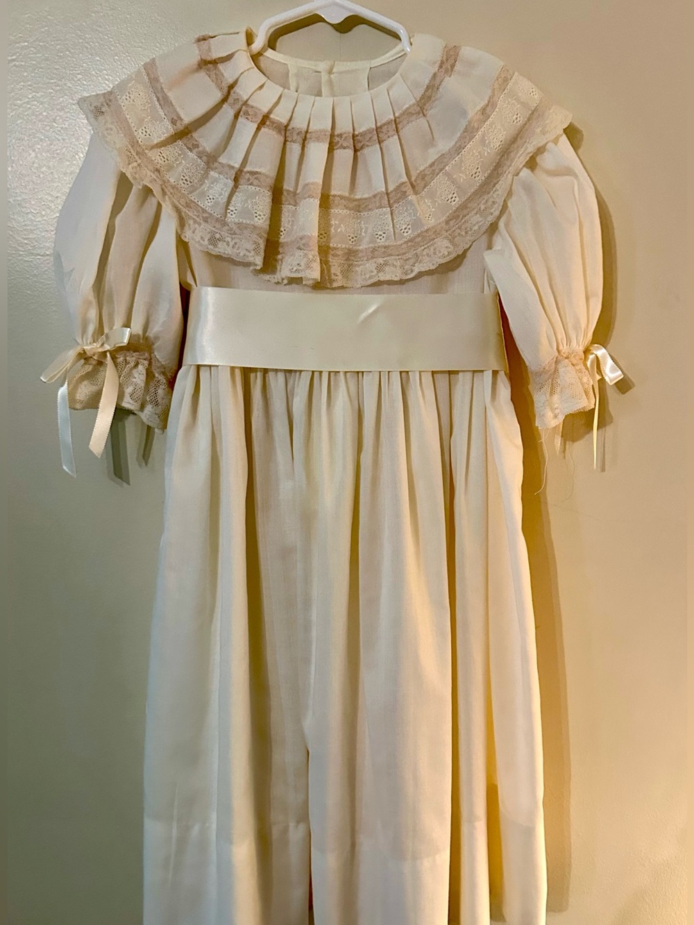 Vintage-Inspired Cream Lace Trim Dress
